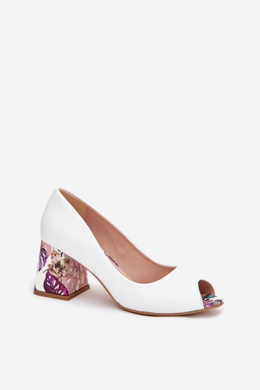 Nahkased kingad kaunistatud kontsadega Lejskis Shoes 2608/K valge värvi