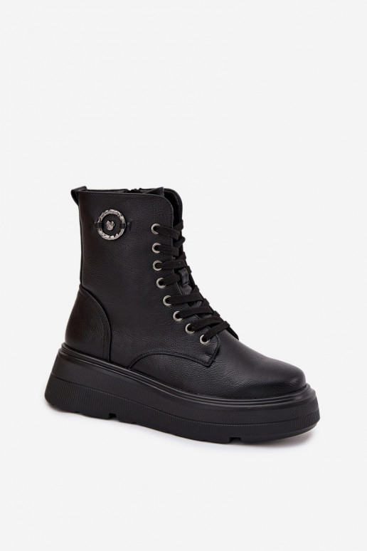 töötavad naiste pahkluu saapad soojendatud platvormiga ja dekoratiivsete detailidega Vinceza 16513 musta värvi