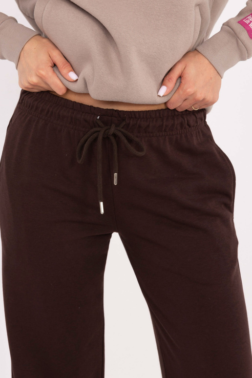 Tumepruunid spordipüksid