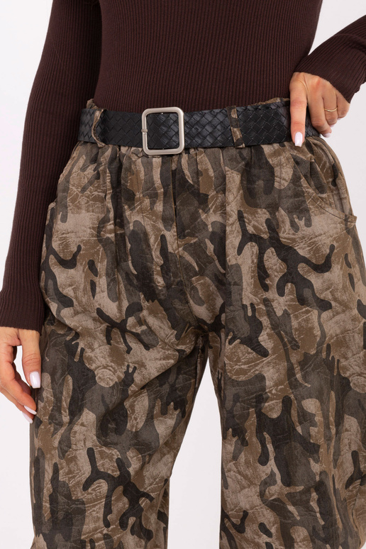 Khaki värvi püksid