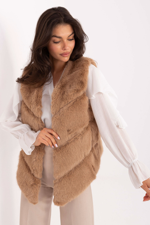 Kaamelivärvi vest