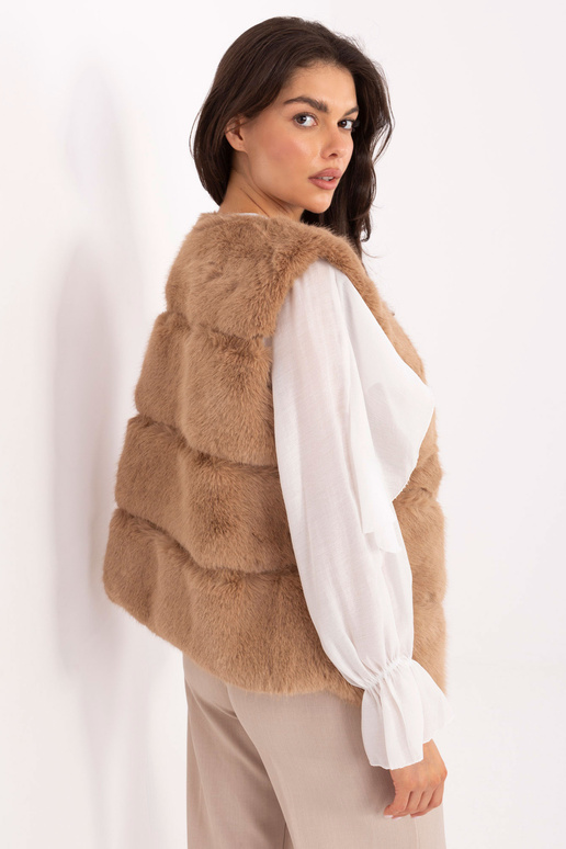 Kaamelivärvi vest
