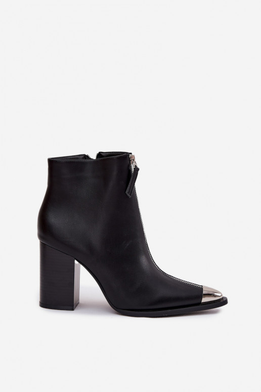 Naiste saapad dekoratiivsete tõmblukkudega musta värvi "Niviane"