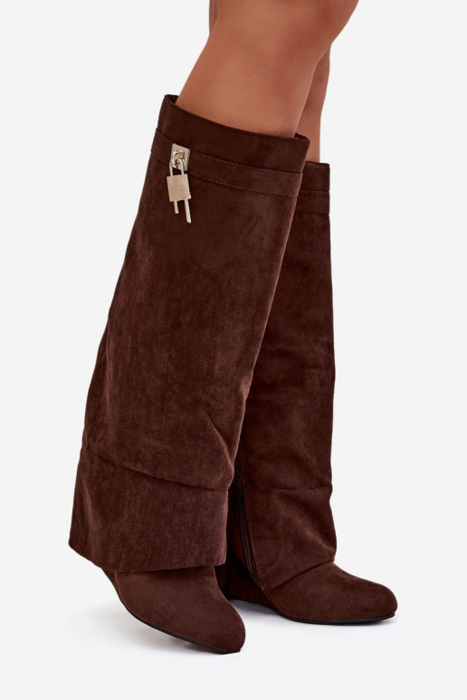 Naiste pikkade saapad platvormiga rihmade ja hõbedaste detailidega šokolaadi värvi Korivelle Naiste pikkade saapad platvormiga rihmade ja hõbedaste detailidega šokolaadi värvi Korivelle