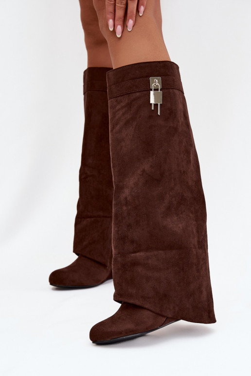 Naiste pikkade saapad platvormiga rihmade ja hõbedaste detailidega šokolaadi värvi Korivelle Naiste pikkade saapad platvormiga rihmade ja hõbedaste detailidega šokolaadi värvi Korivelle