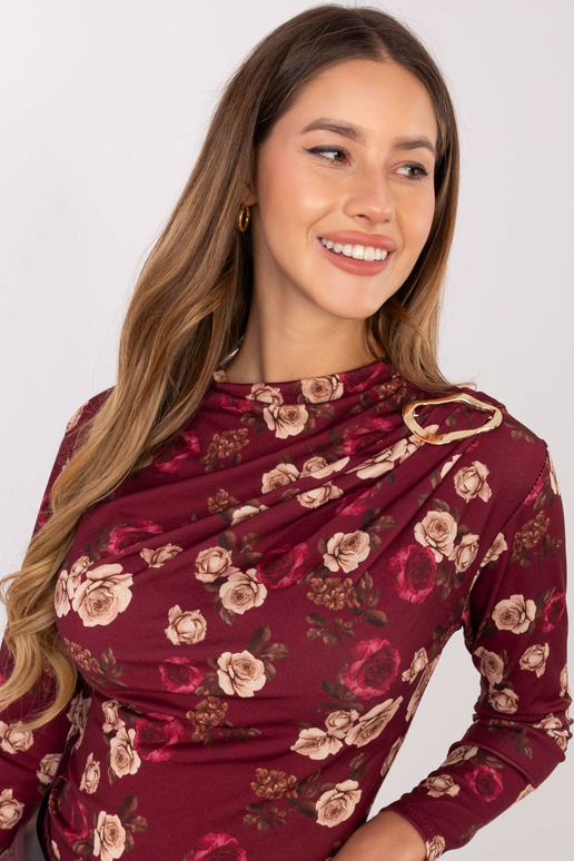 Pruunikaelusega pluus