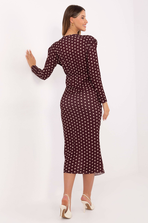 Pruunikaelusega kleit