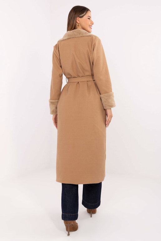 Kaamelivärvi mantel