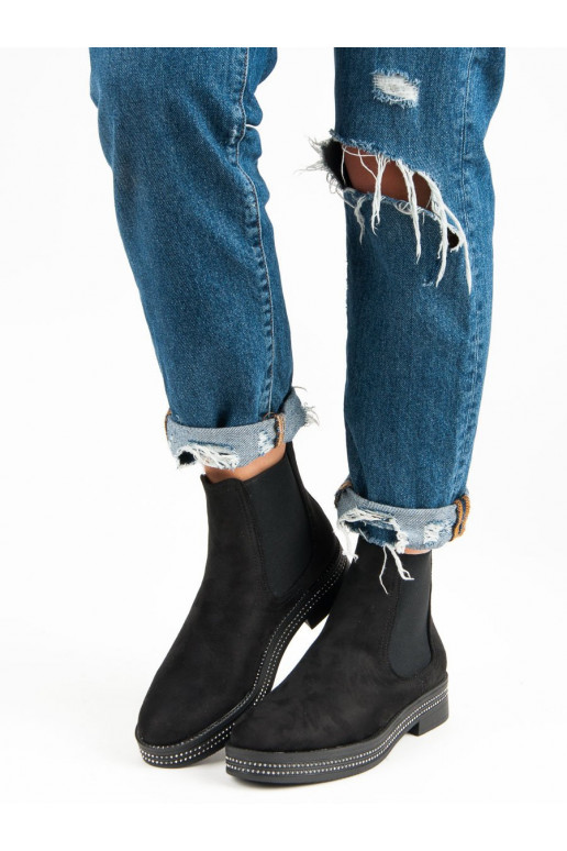 mustad naiste poolsaapad