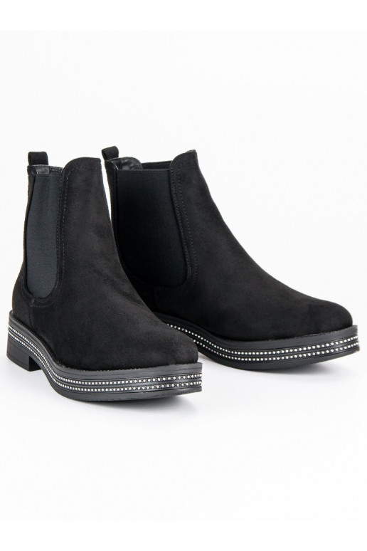 mustad naiste poolsaapad