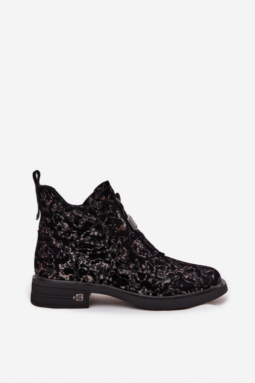 Saapad naturaalsest suede madala kontsaga D&A CR52-713 mustades ja pruunides toonides