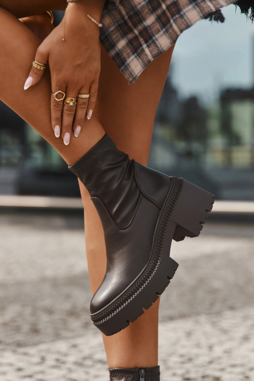 Naiste poolsaapad massiivsete kontsade ja platvormiga pruuni värvi eko nahast Elvianne