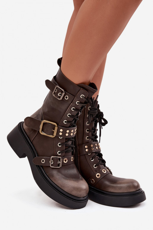 voodriga saapad Pealiste omad neetide ja pandlaga pruunid värvi Sellel onrisse