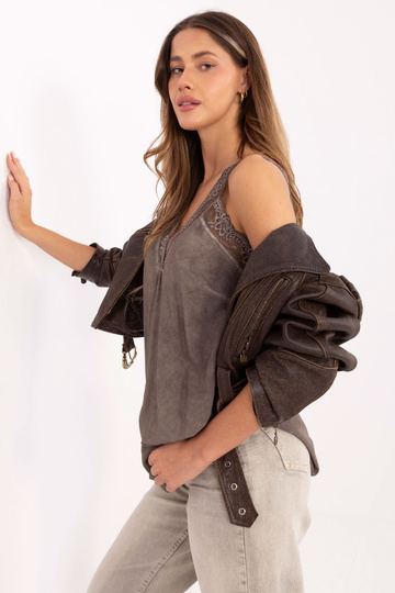 Tume liivakarva topp