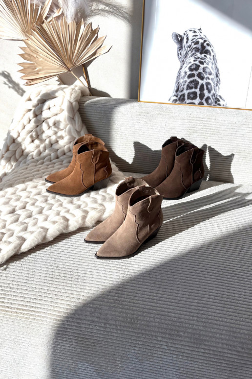 Keenud kauboistiilis naiste saapad naturaalsest sametist Beretta šokolaadipruun Keenud kauboistiilis naiste saapad naturaalsest sametist Beretta šokolaadipruun