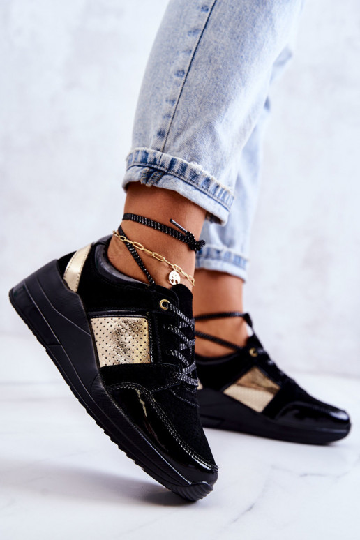  seemisnakhsed spordijalatsid  Must Larson