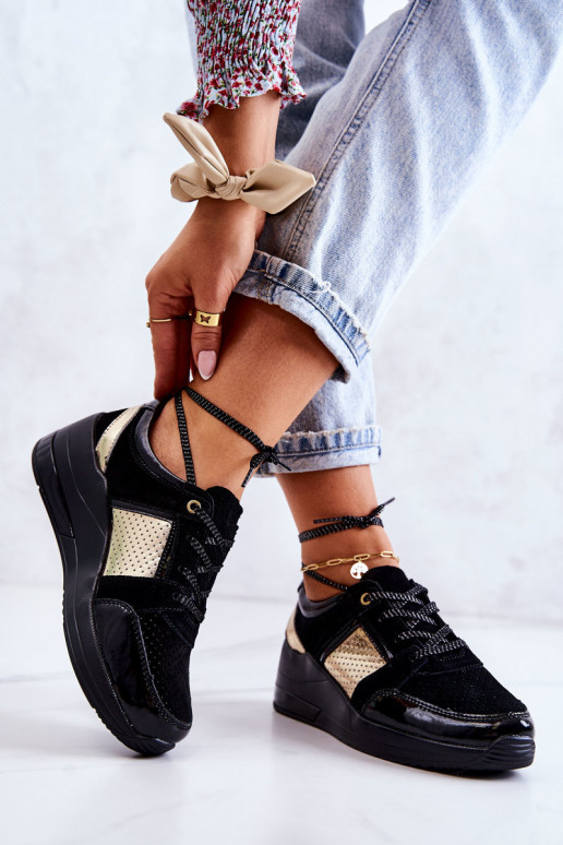  seemisnakhsed spordijalatsid  Must Larson