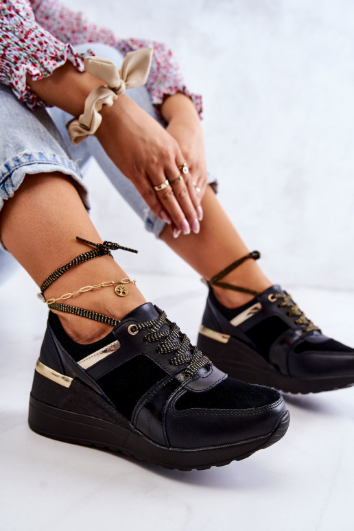  seemisnakhsed spordijalatsid  Must Larson