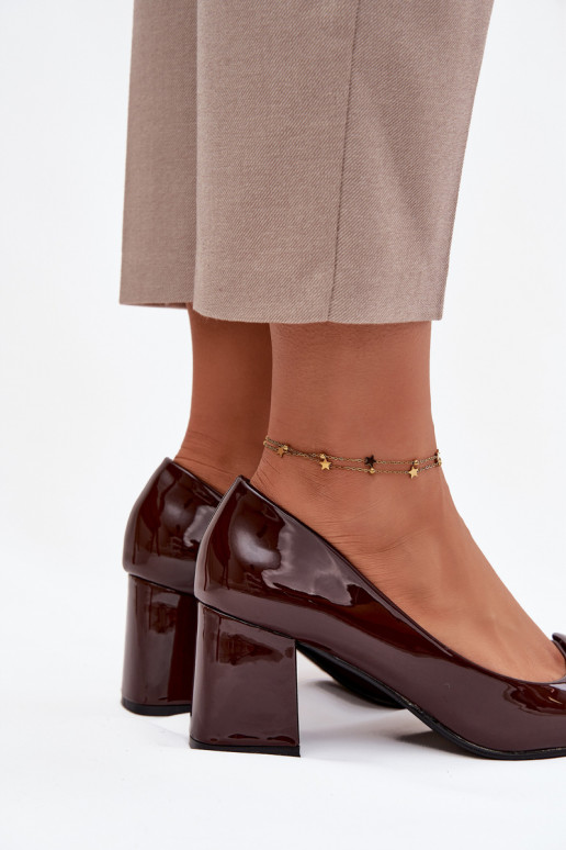 Laque Kingad kõrge jämeda kontsaga kaunistustega Czekoladowe Isoline