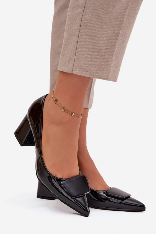 Laque Kingad kõrge jämeda kontsaga kaunistustega Must Isoline