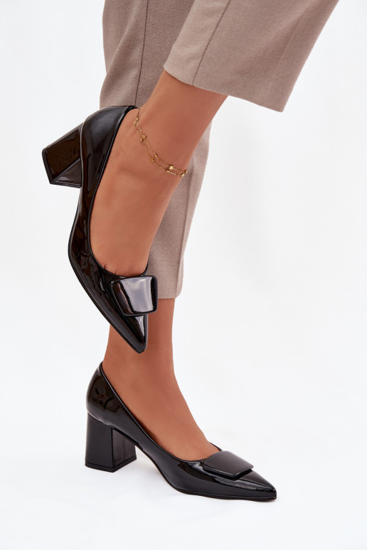 Laque Kingad kõrge jämeda kontsaga kaunistustega Must Isoline