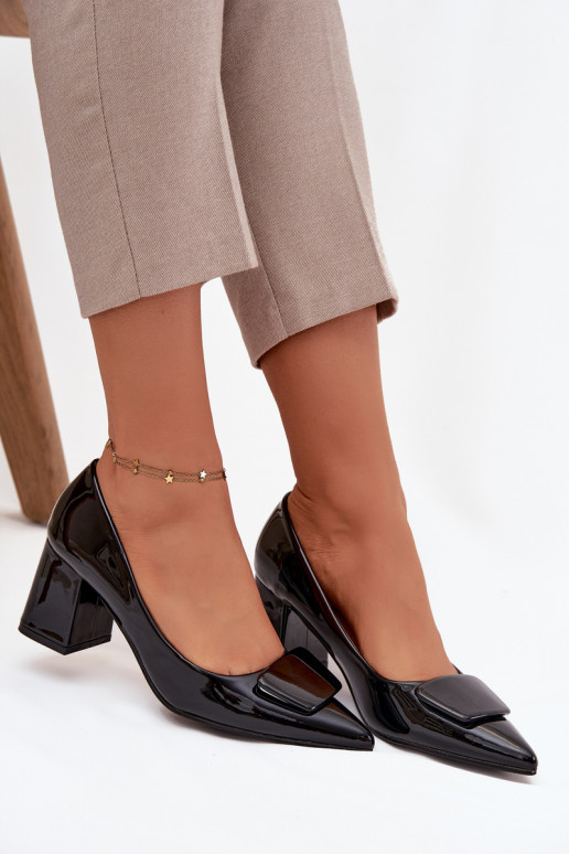 Laque Kingad kõrge jämeda kontsaga kaunistustega Must Isoline