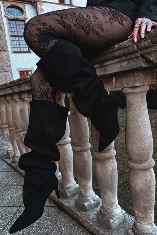 Taivilla naiste kõrgsaapad õhukeste kontsadega, sisseastumise mudel, must