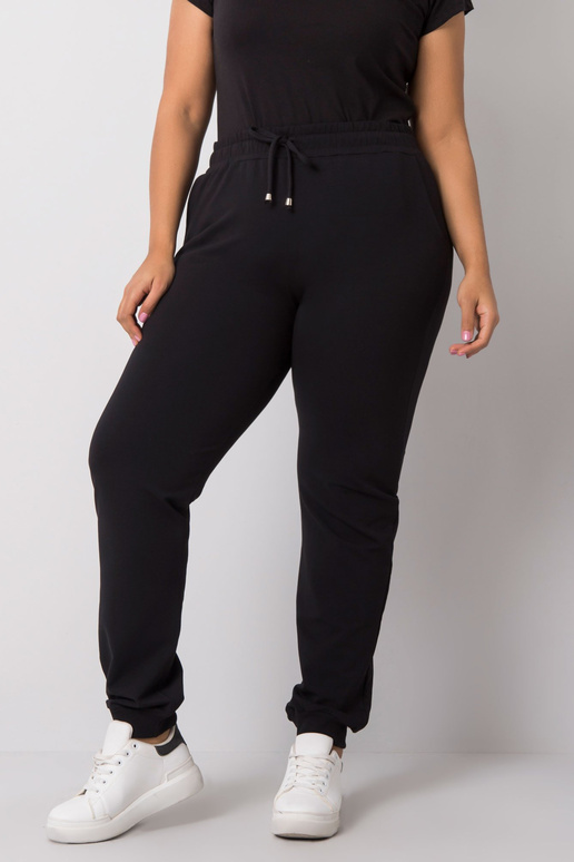 Mustad spordipüksid