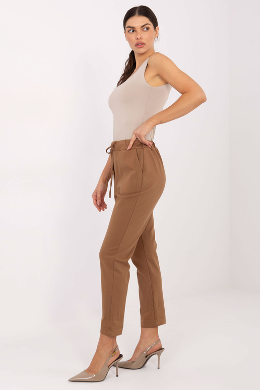 Kaamelikarva püksid