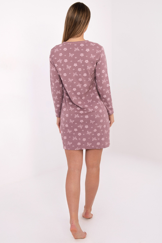 Tumedas roosas öösärk