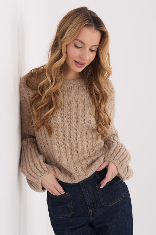 Tumedat liiva värvi kampsun