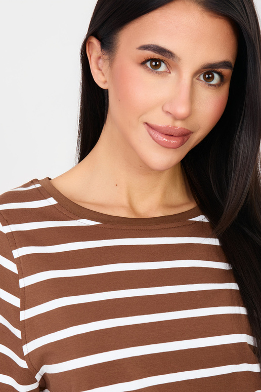 Lühikeste varrukatega helepruun T-särk