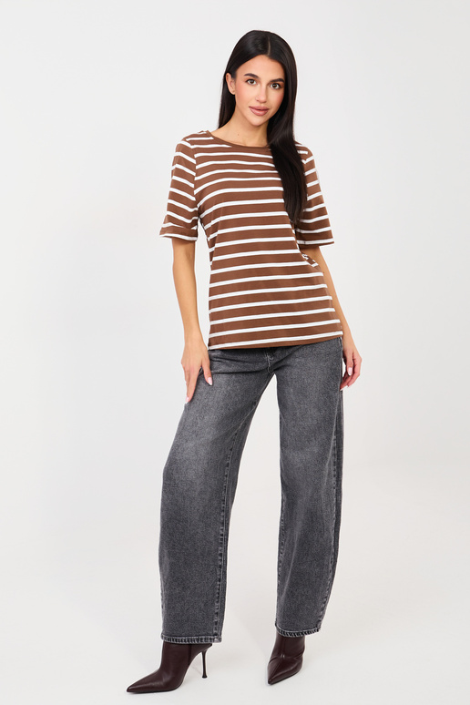 Lühikeste varrukatega helepruun T-särk