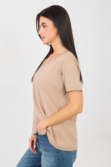 T-särk tumedalt liivakarva