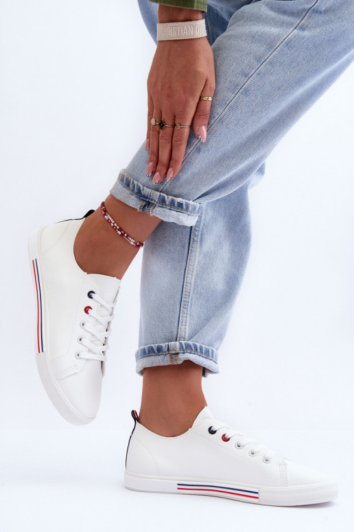   spordijalatsid  valget värvi Mossaia