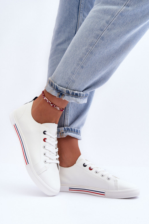   spordijalatsid  valget värvi Mossaia