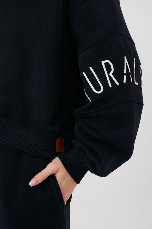 Sinine musta tõmblukuga kampsun