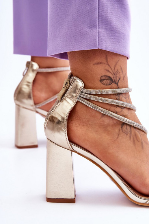 moodsad sandaalid säravate kristallidega Kuldset värvi Carma