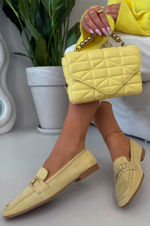 Naistelised mokasiinid kaunistatud elementidega kollases Evelora