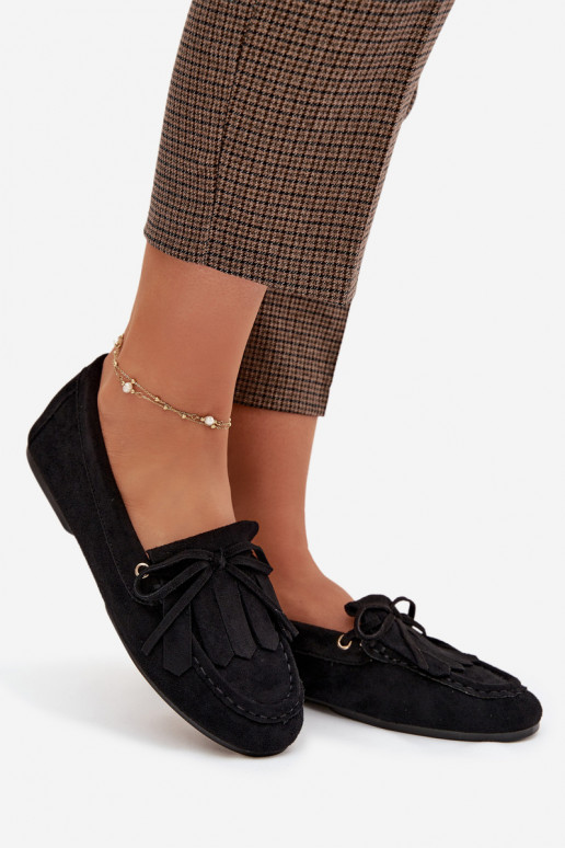 Mustad Glorina naiste mokasiinid stiilsete detailide ja narmastega