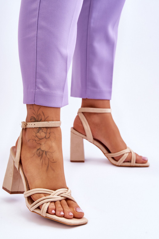  Seemisnahast kingad kõrge jämeda kontsaga beeži värvi Bernett