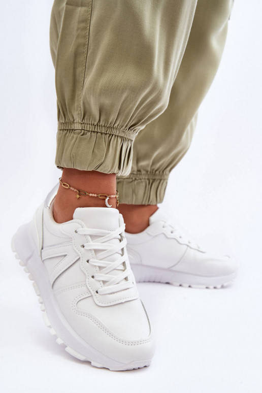    spordijalatsid valget värvi Kabama