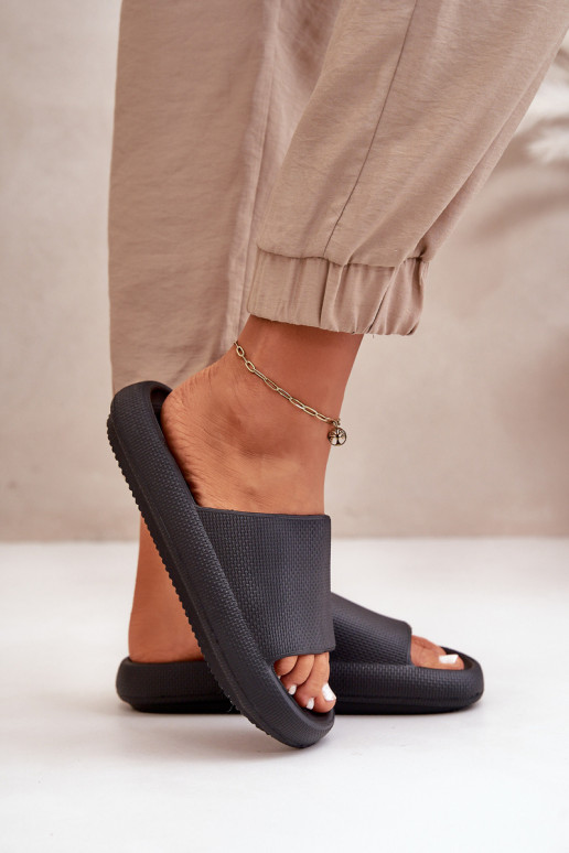  Kerged sussid massiivse tallaga Must Querceria