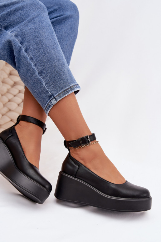 Naistel mustad platvormkingad rihmadega Belvissa