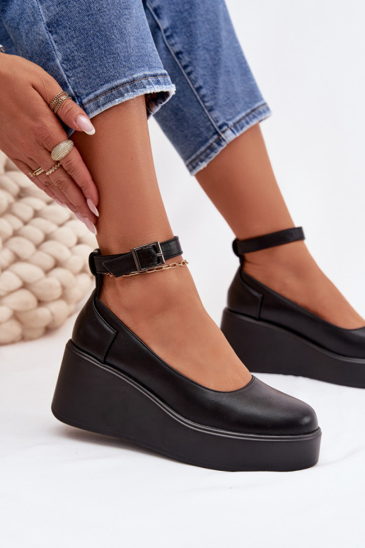 Naistel mustad platvormkingad rihmadega Belvissa