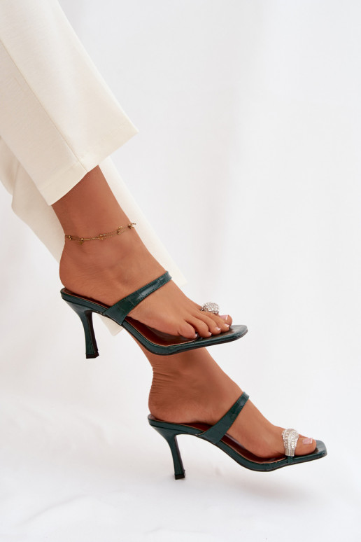 Naistel pudeliroheline sussid õhukeste kontsade ja kaunistustega Lorissa