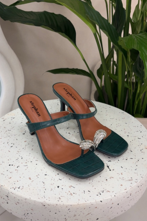 Naistel pudeliroheline sussid õhukeste kontsade ja kaunistustega Lorissa