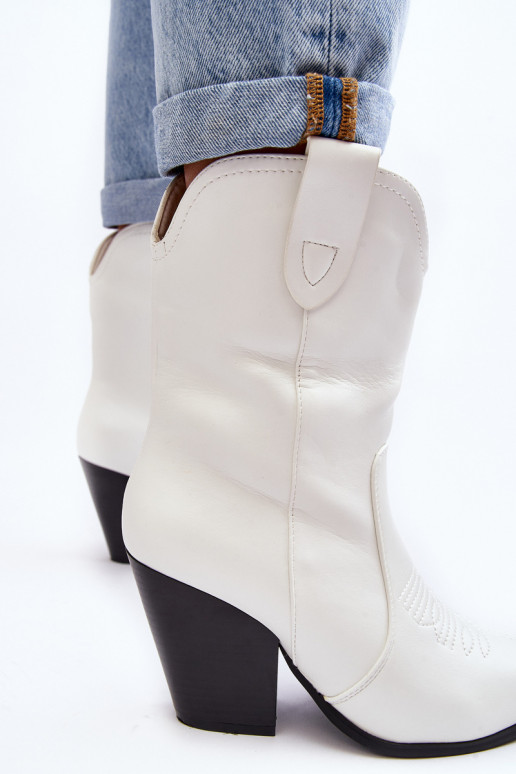  kauboistiilis saapad kõrge jämeda kontsaga valget värvi Melaitia