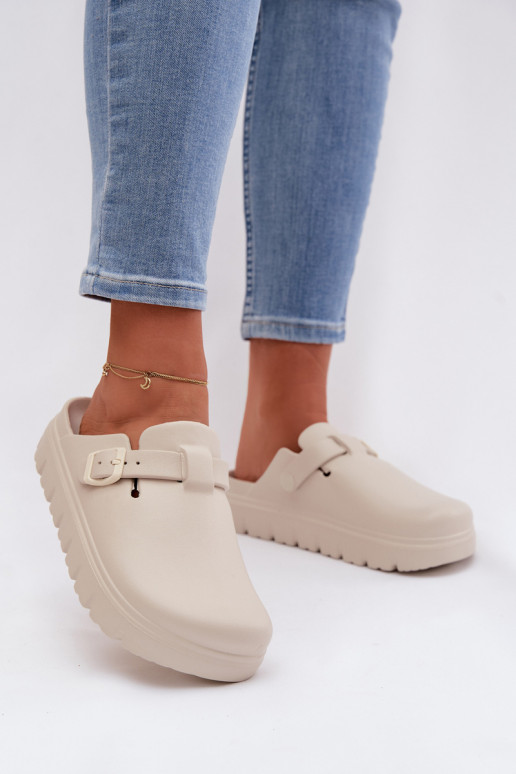 Kerged rannaplätud naiste plätud rihmadega I neetide ja pandlaga beeži värvi Larinie