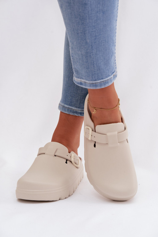 Kerged rannaplätud naiste plätud rihmadega I neetide ja pandlaga beeži värvi Larinie